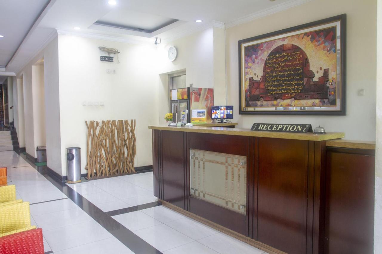 Oyo 3894 Karunia Muslim Syariah Otel Cakarta Dış mekan fotoğraf