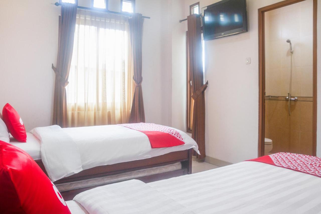 Oyo 3894 Karunia Muslim Syariah Otel Cakarta Dış mekan fotoğraf