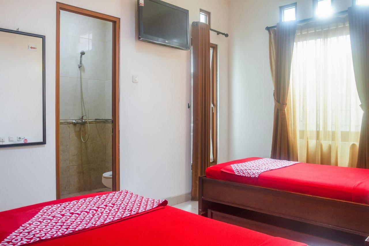 Oyo 3894 Karunia Muslim Syariah Otel Cakarta Dış mekan fotoğraf