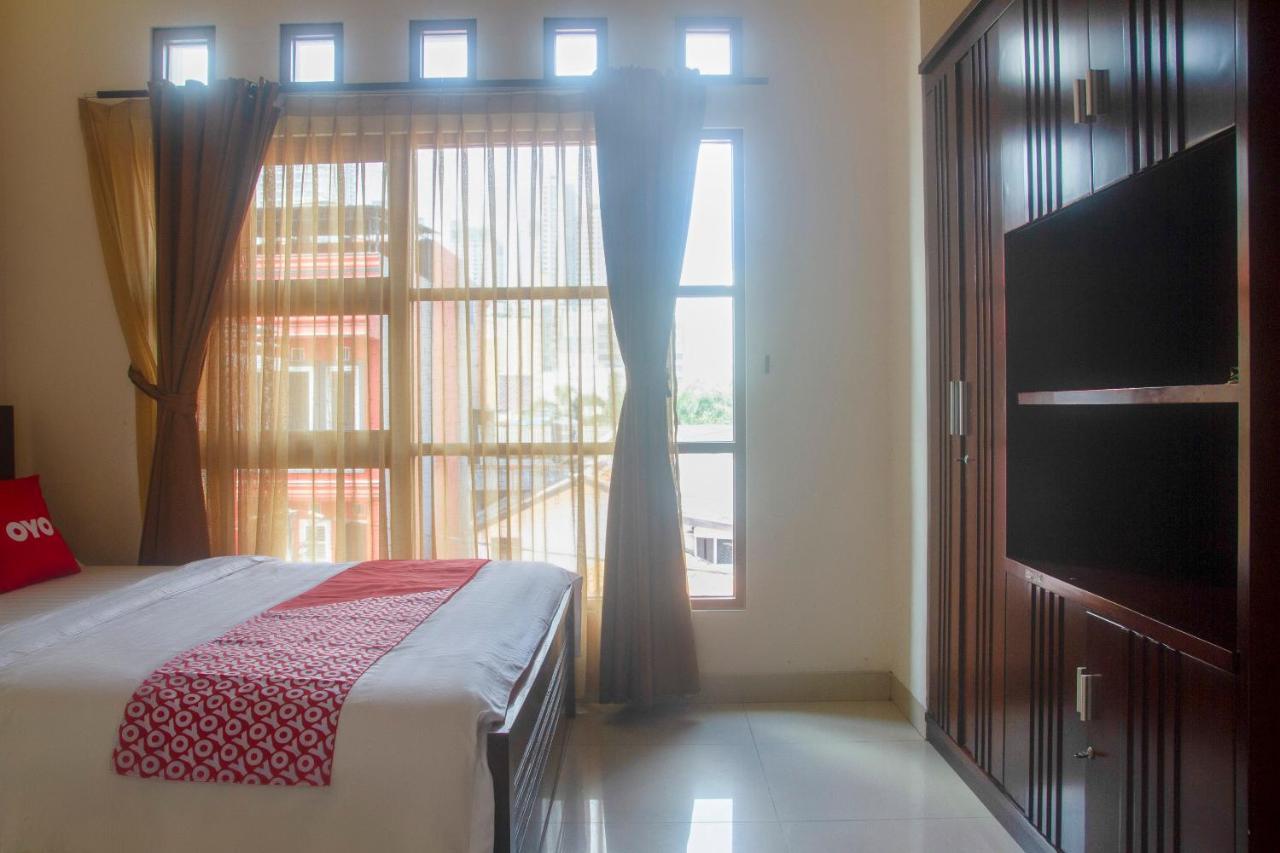 Oyo 3894 Karunia Muslim Syariah Otel Cakarta Dış mekan fotoğraf